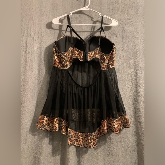 Leopard and black see thru nighty size XL and the cup size is D. Used once - Picture 3 of 4